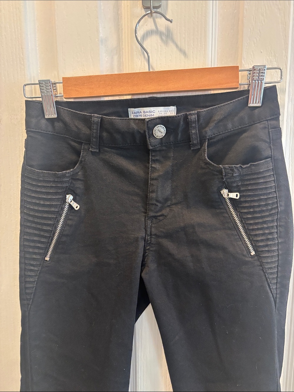 ZARA- Black Women's Biker-Style Skinny Jeans - Zipper Pocket Detail “size 2”